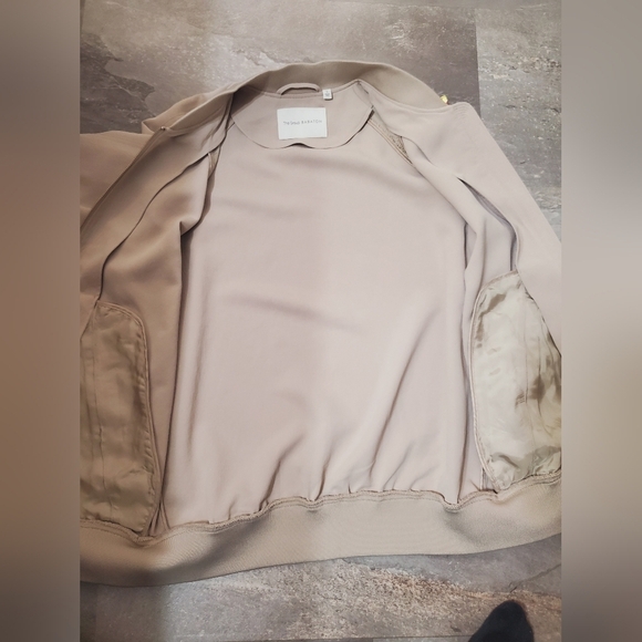 NWOT Aritzia Babaton Gilroy Blouson Bomber Crepe Jacket. Light Greyish Tan. L. - Picture 4 of 10